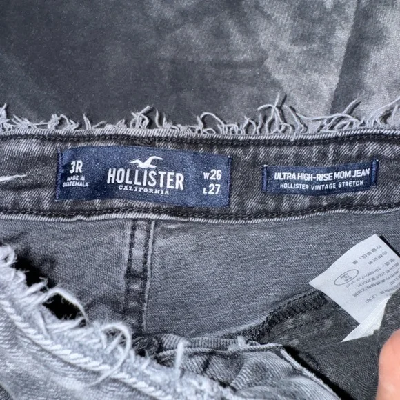 Women’s Hollister High Rise Mom Jeans - Picture 5 of 5